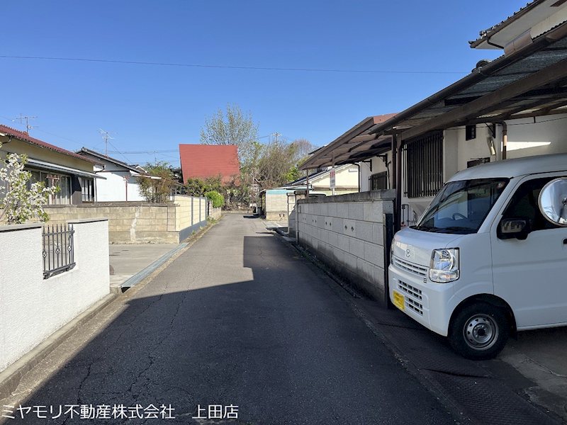 上田市緑が丘1丁目　中古戸建 現地写真（前面道路含む現地写真）