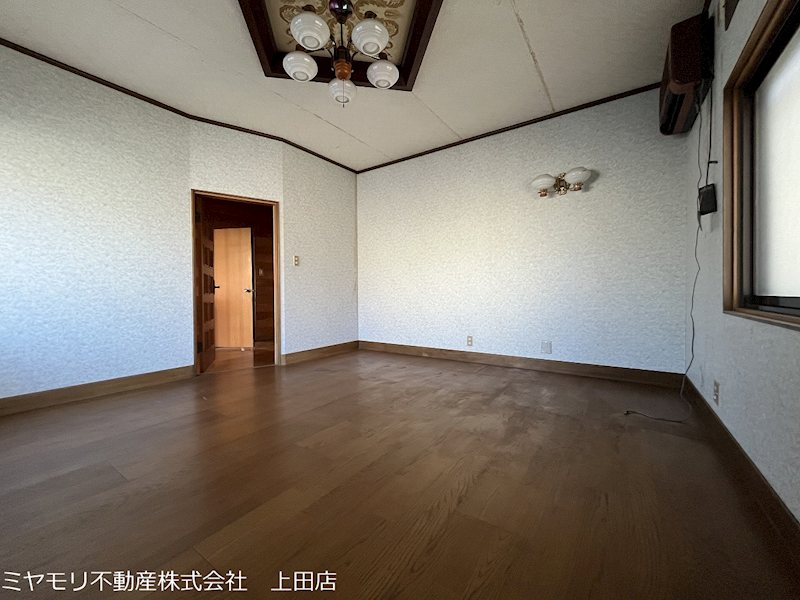 上田市緑が丘1丁目　中古戸建 内観写真（リビング以外の居室）