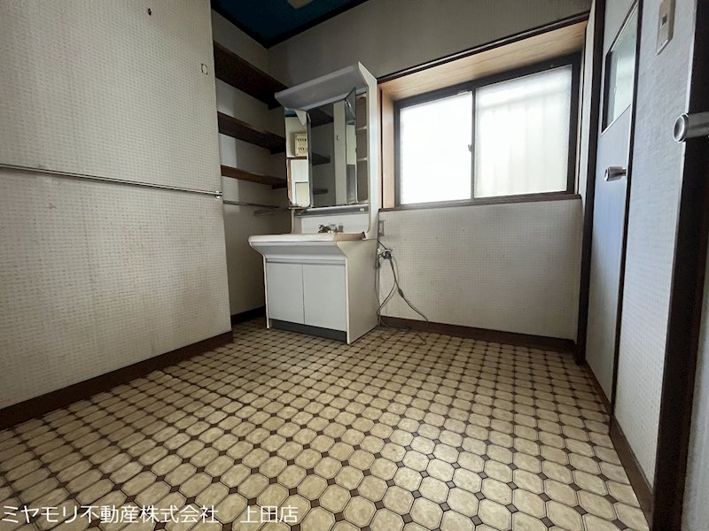 上田市緑が丘1丁目　中古戸建 内観写真（洗面台・洗面所）
