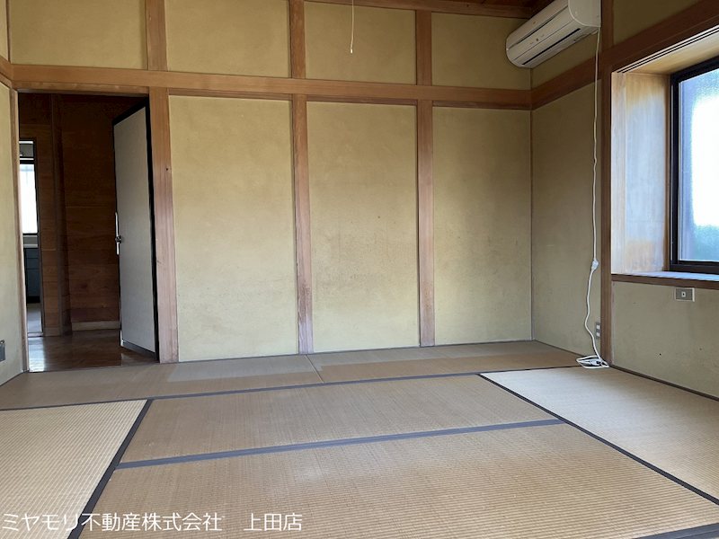 上田市緑が丘1丁目　中古戸建 内観写真（リビング以外の居室）