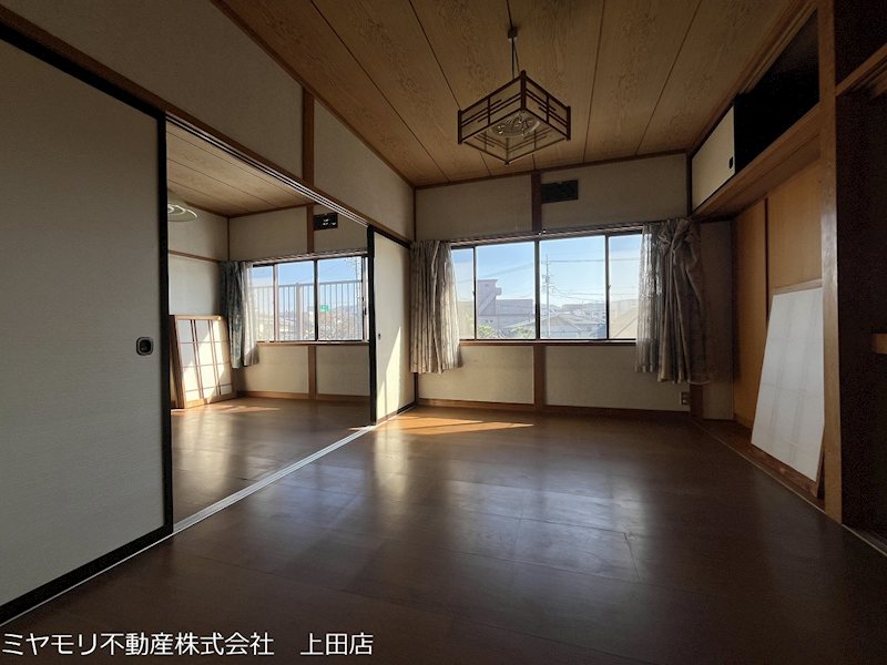 上田市緑が丘1丁目　中古戸建 内観写真（リビング以外の居室）