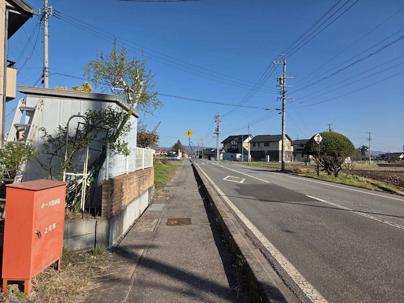 佐久市塚原　中古戸建 現地写真（前面道路含む現地写真）