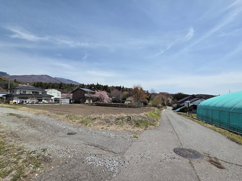 御代田町塩野　土地 現地写真（前面道路含む現地写真）