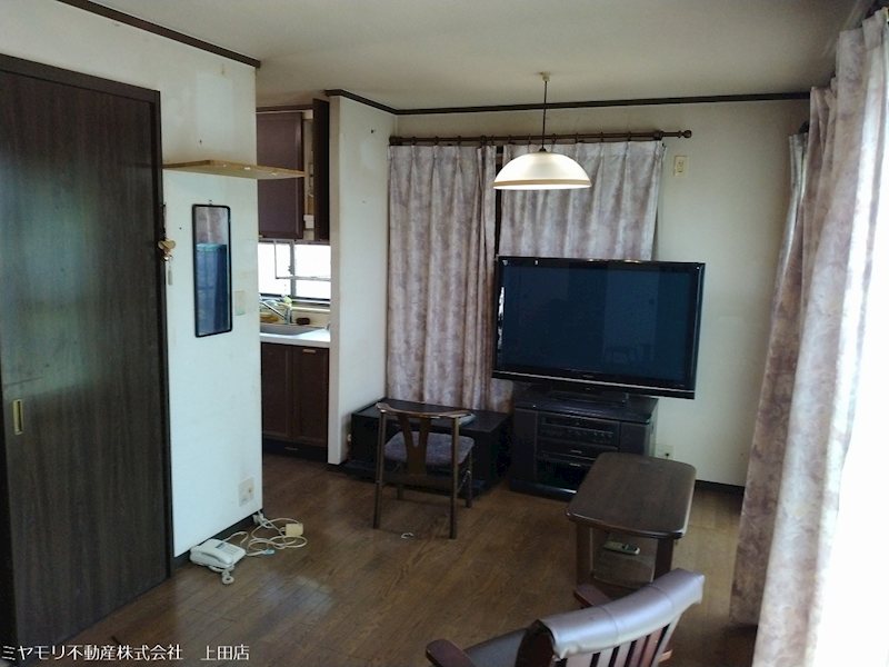 【商談中】　上田市中丸子　中古戸建 内観写真（リビング）