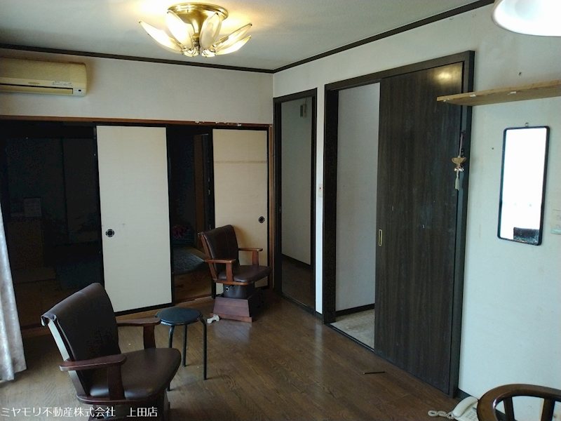 【商談中】　上田市中丸子　中古戸建 内観写真（リビング）