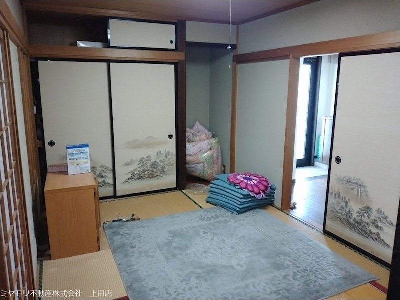 【商談中】　上田市中丸子　中古戸建 内観写真（リビング以外の居室）