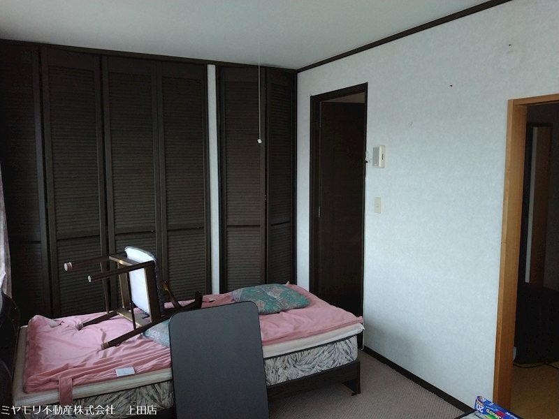 【商談中】　上田市中丸子　中古戸建 内観写真（リビング以外の居室）