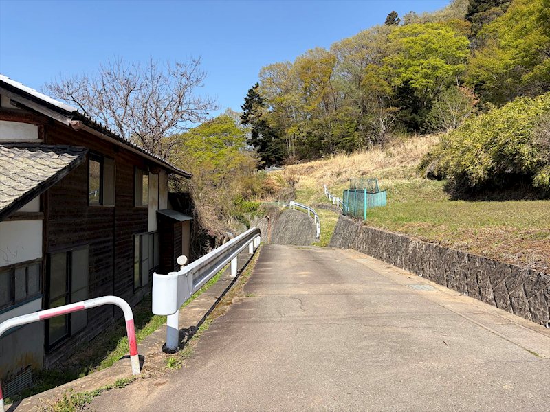 佐久市内山　土地 現地写真（前面道路含む現地写真）