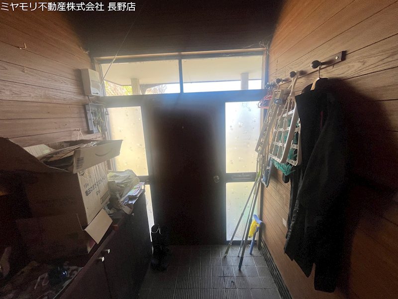 長野県長野市西三才 現地写真（玄関）