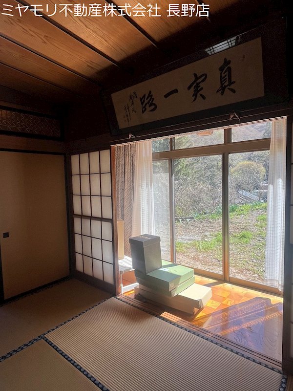 長野県長野市茂菅 内観写真（リビング）