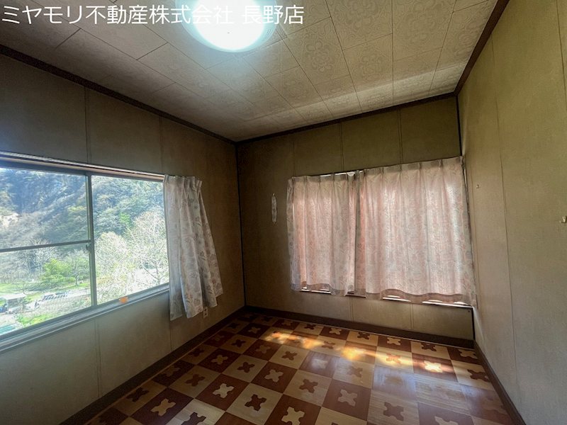 長野県長野市茂菅 内観写真（リビング以外の居室）