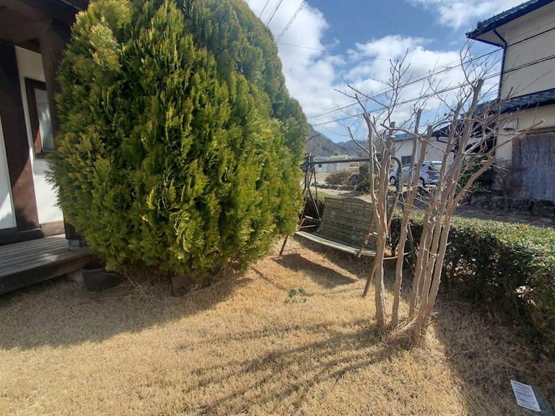 佐久市志賀　中古戸建 現地写真（庭）