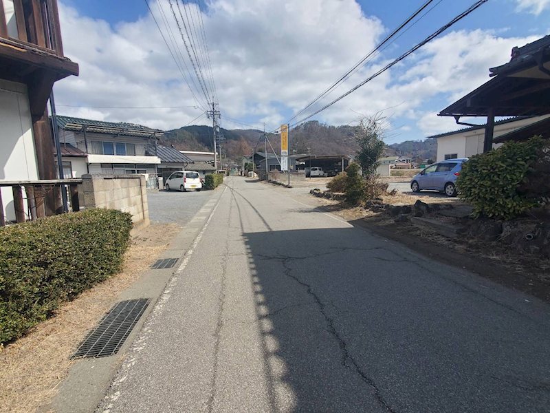 佐久市志賀　中古戸建 現地写真（前面道路含む現地写真）