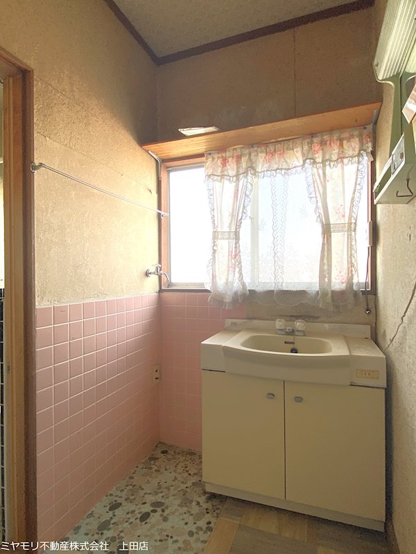 上田市諏訪形　中古戸建 内観写真（洗面台・洗面所）