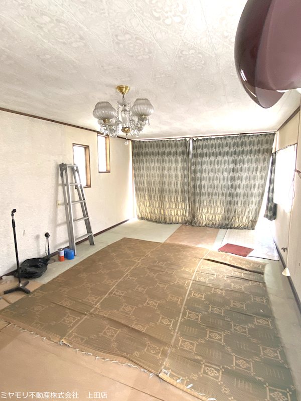 上田市諏訪形　中古戸建 内観写真（リビング以外の居室）