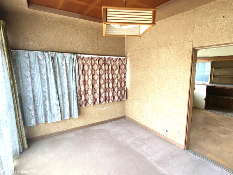 上田市諏訪形　中古戸建 内観写真（リビング以外の居室）