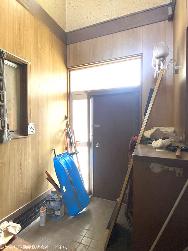 上田市諏訪形　中古戸建 現地写真（玄関）