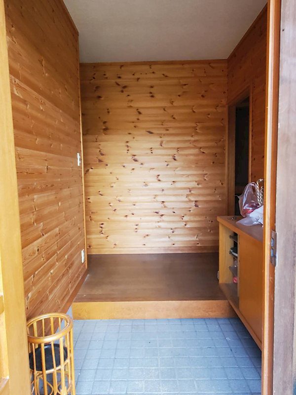 佐久市根岸　中古戸建 現地写真（玄関）