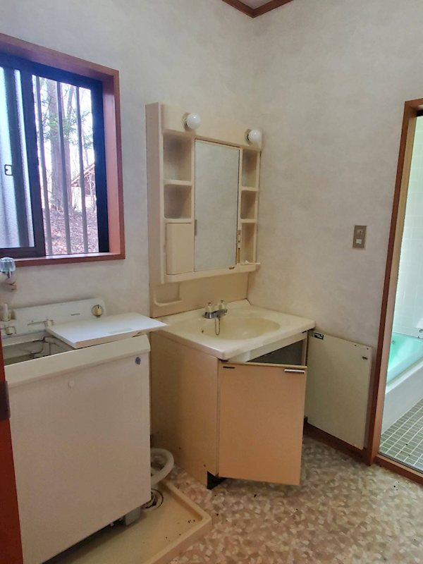 佐久市根岸　中古戸建 内観写真（洗面台・洗面所）