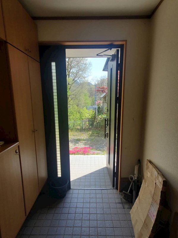 御代田町御代田　中古戸建 現地写真（玄関）