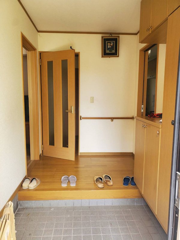 御代田町御代田　中古戸建 現地写真（玄関）