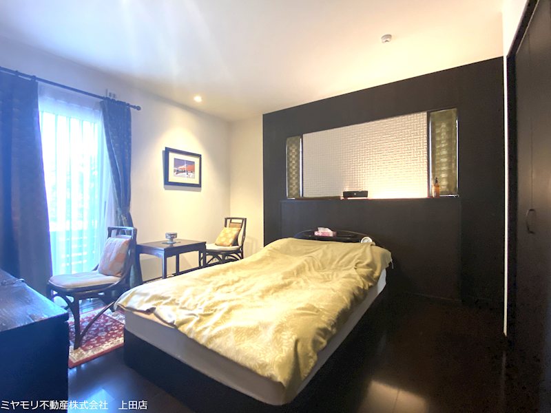 上田市上田　中古戸建 内観写真（リビング以外の居室）