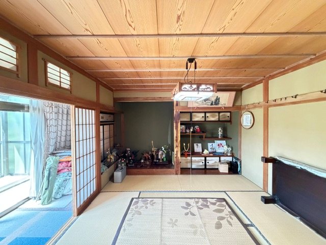佐久市野沢　中古戸建 内観写真（リビング以外の居室）