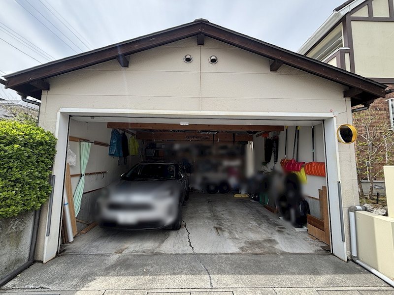 軽井沢町軽井沢東　中古戸建 現地写真（駐車場）