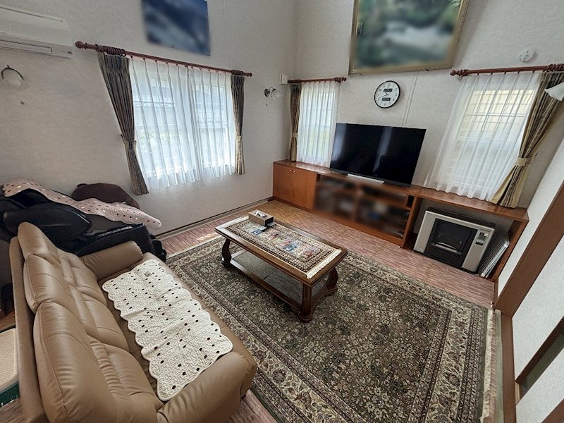 軽井沢町軽井沢東　中古戸建 内観写真（リビング）