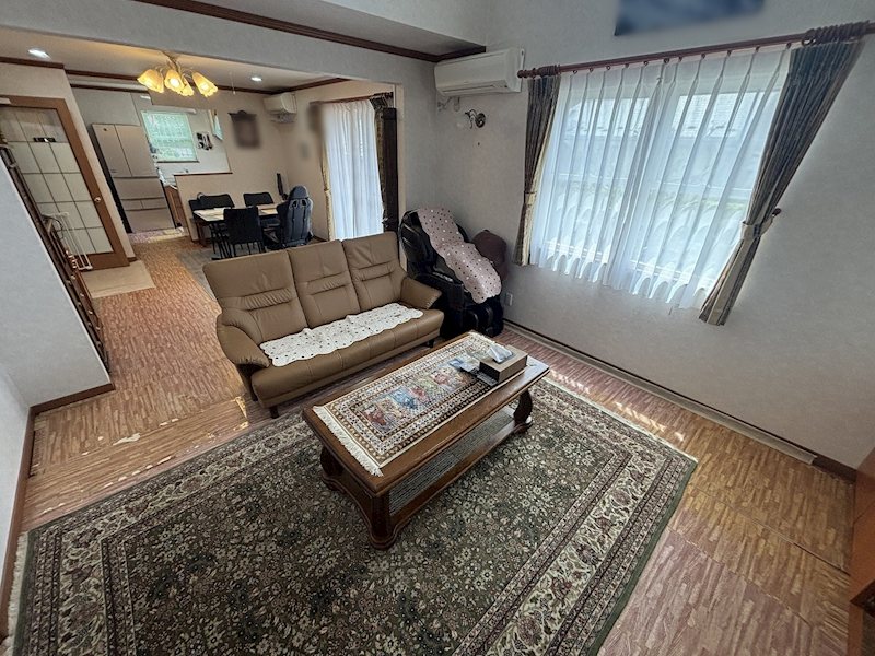 軽井沢町軽井沢東　中古戸建 内観写真（リビング）