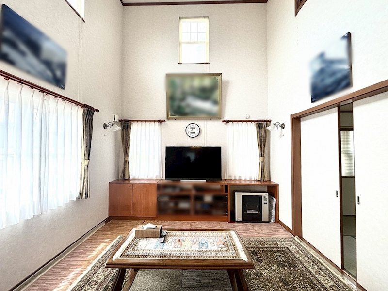 軽井沢町軽井沢東　中古戸建 内観写真（リビング）