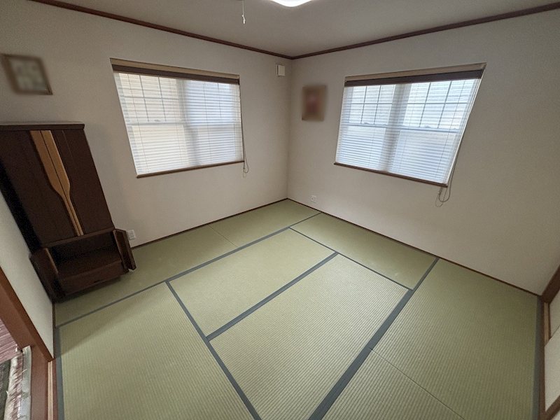 軽井沢町軽井沢東　中古戸建 内観写真（リビング以外の居室）