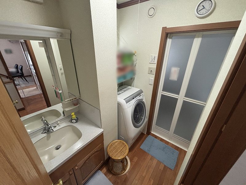 軽井沢町軽井沢東　中古戸建 内観写真（洗面台・洗面所）