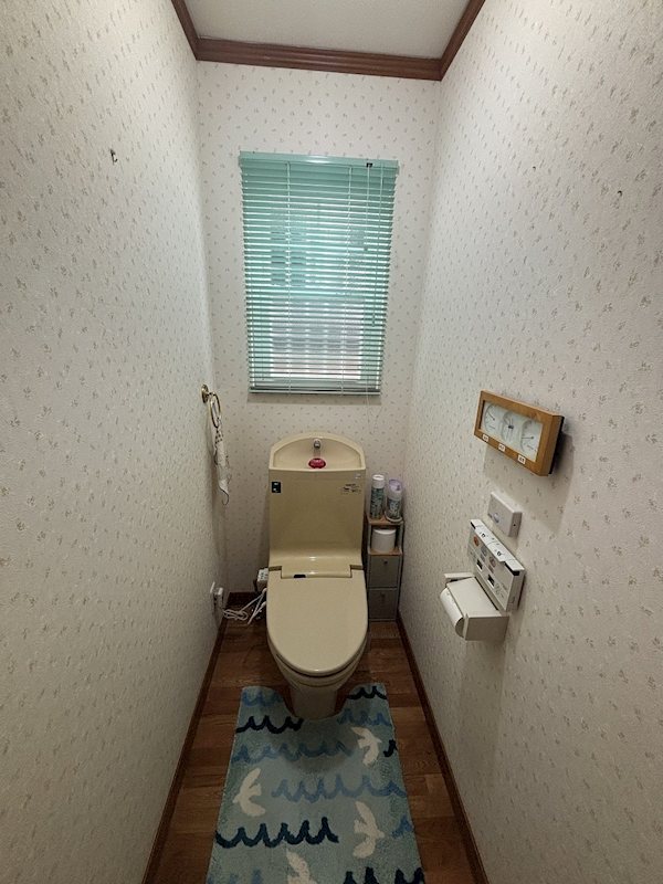 軽井沢町軽井沢東　中古戸建 内観写真（トイレ）