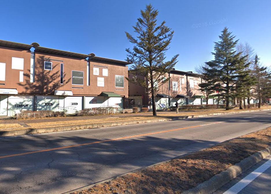 軽井沢町軽井沢東　中古戸建 ショッピング施設