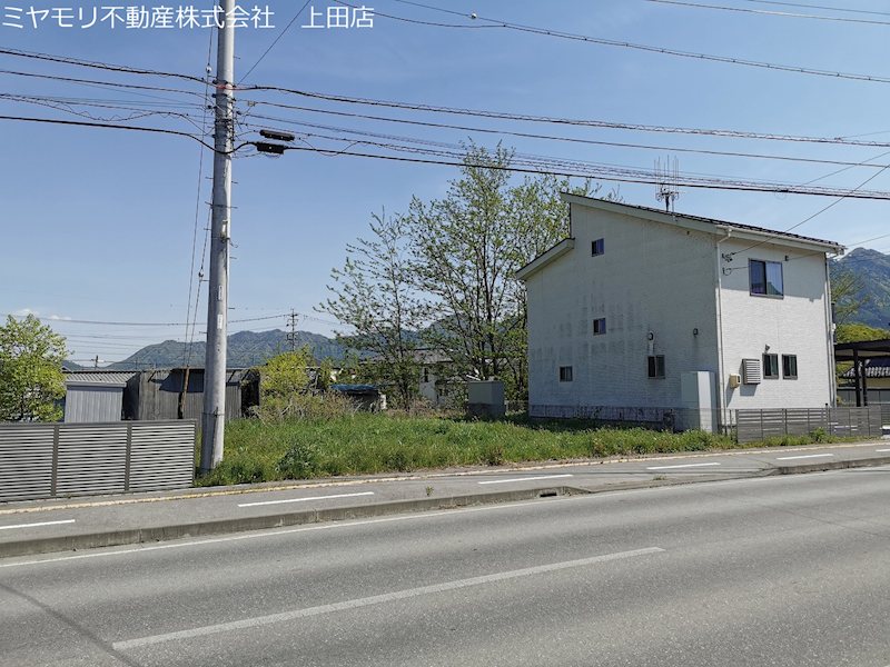 上田市中野　土地 現地写真（前面道路含む現地写真）