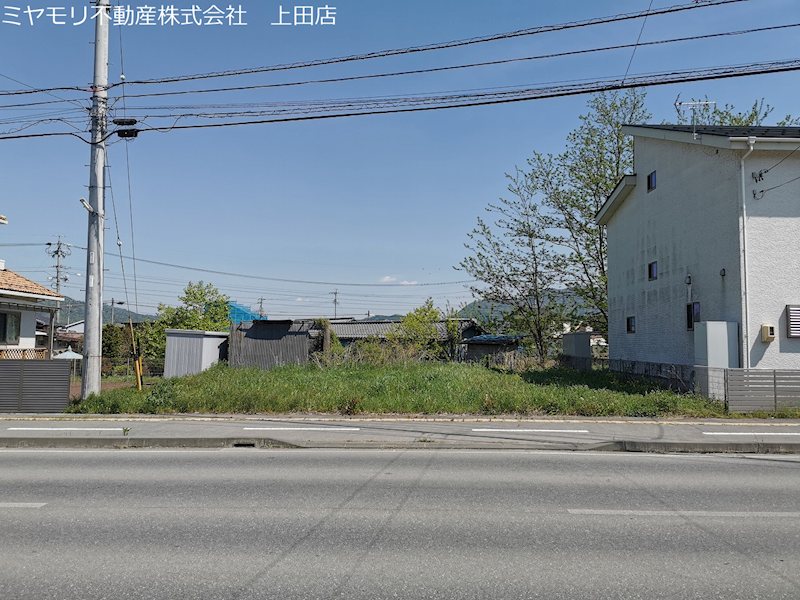 上田市中野　土地 現地写真（前面道路含む現地写真）