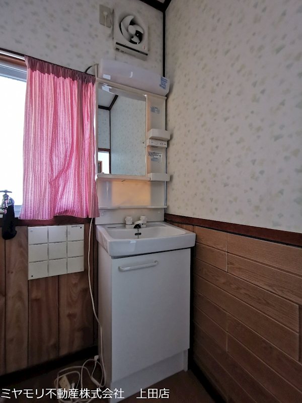上田市常磐城6丁目　中古戸建 内観写真（洗面台・洗面所）