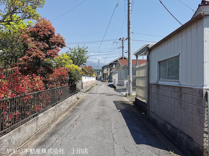 上田市常磐城6丁目　中古戸建 現地写真（前面道路含む現地写真）