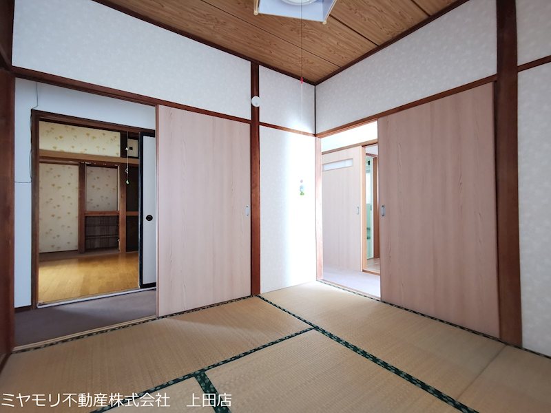 上田市常磐城6丁目　中古戸建 内観写真（リビング以外の居室）