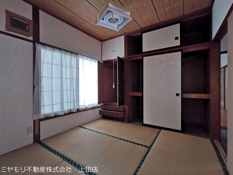 上田市常磐城6丁目　中古戸建 内観写真（リビング以外の居室）