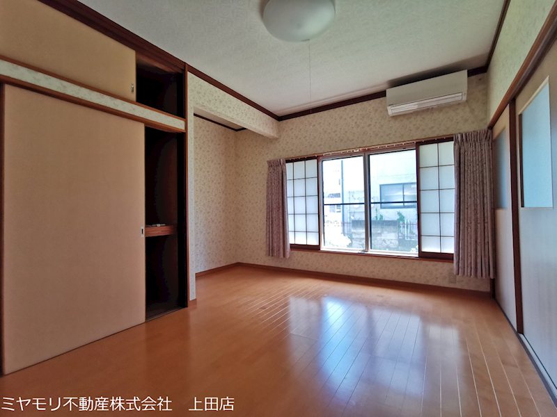 上田市常磐城6丁目　中古戸建 内観写真（リビング以外の居室）