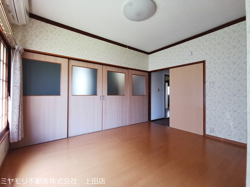 上田市常磐城6丁目　中古戸建 内観写真（リビング以外の居室）