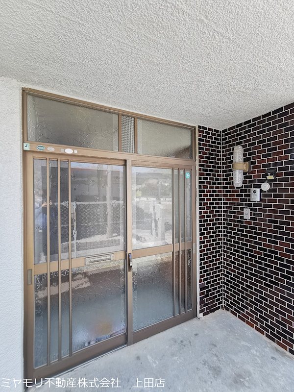 上田市常磐城6丁目　中古戸建 現地写真（玄関）