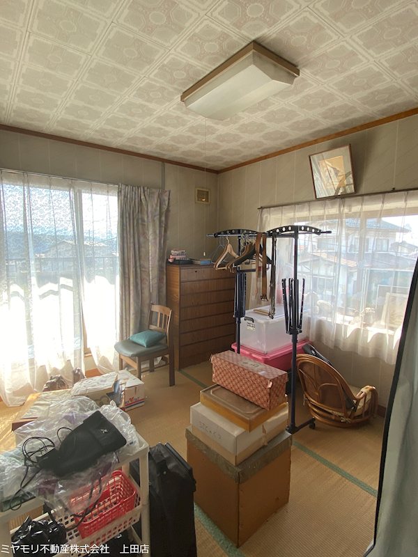 東御市滋野乙　中古戸建 内観写真（リビング以外の居室）