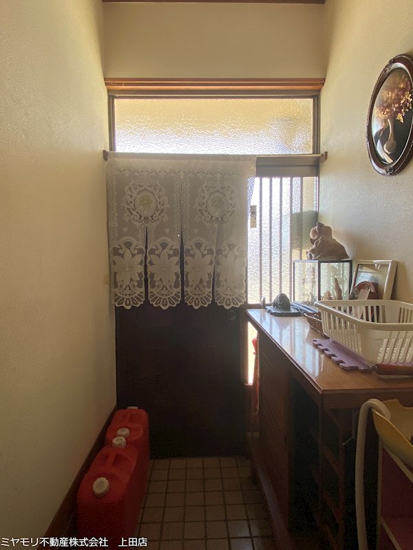 東御市滋野乙　中古戸建 現地写真（玄関）