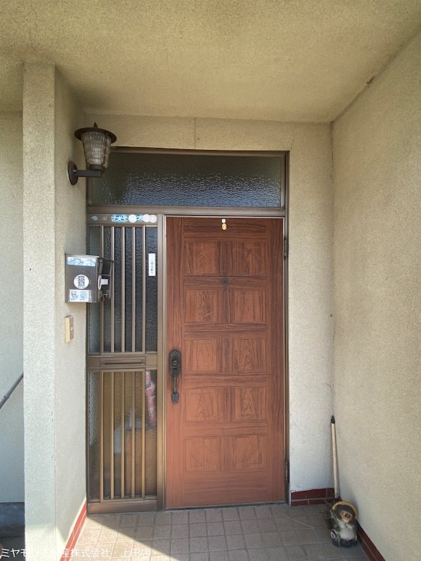 東御市滋野乙　中古戸建 現地写真（玄関）
