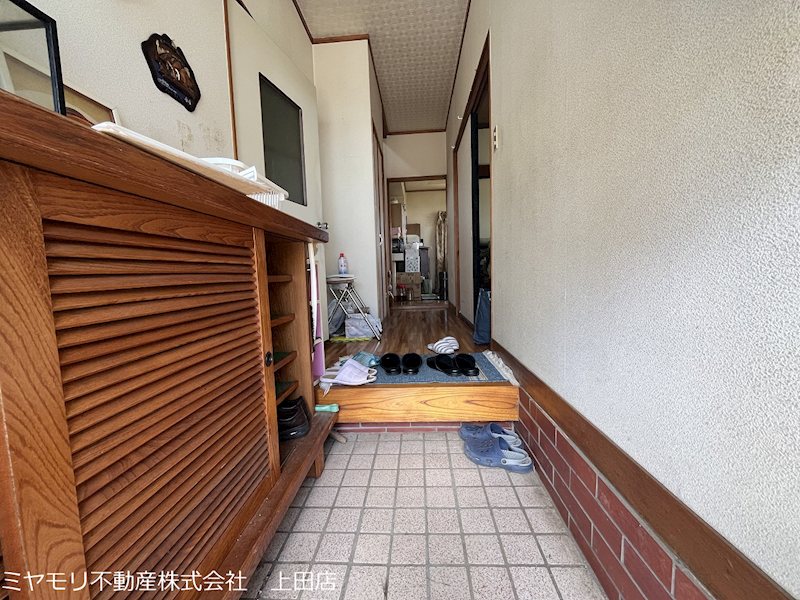 東御市滋野乙　中古戸建 現地写真（玄関）
