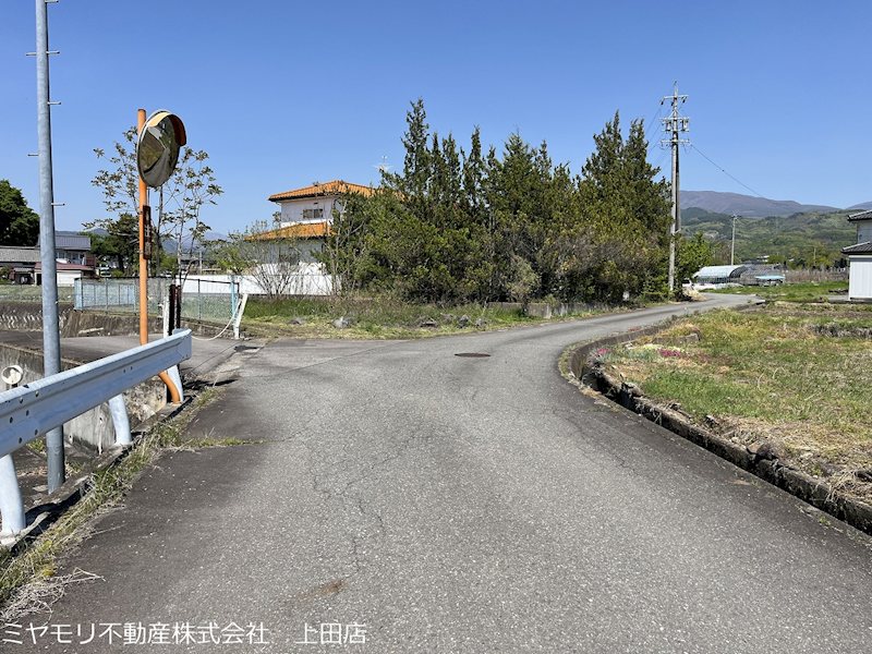 上田市林之郷　土地 現地写真（前面道路含む現地写真）