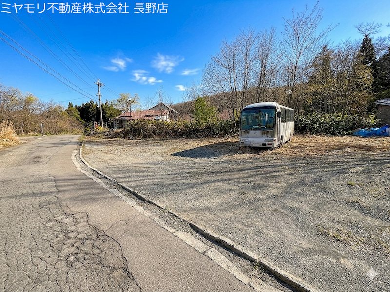 上水内郡信濃町野尻　中古戸建 現地写真（駐車場）